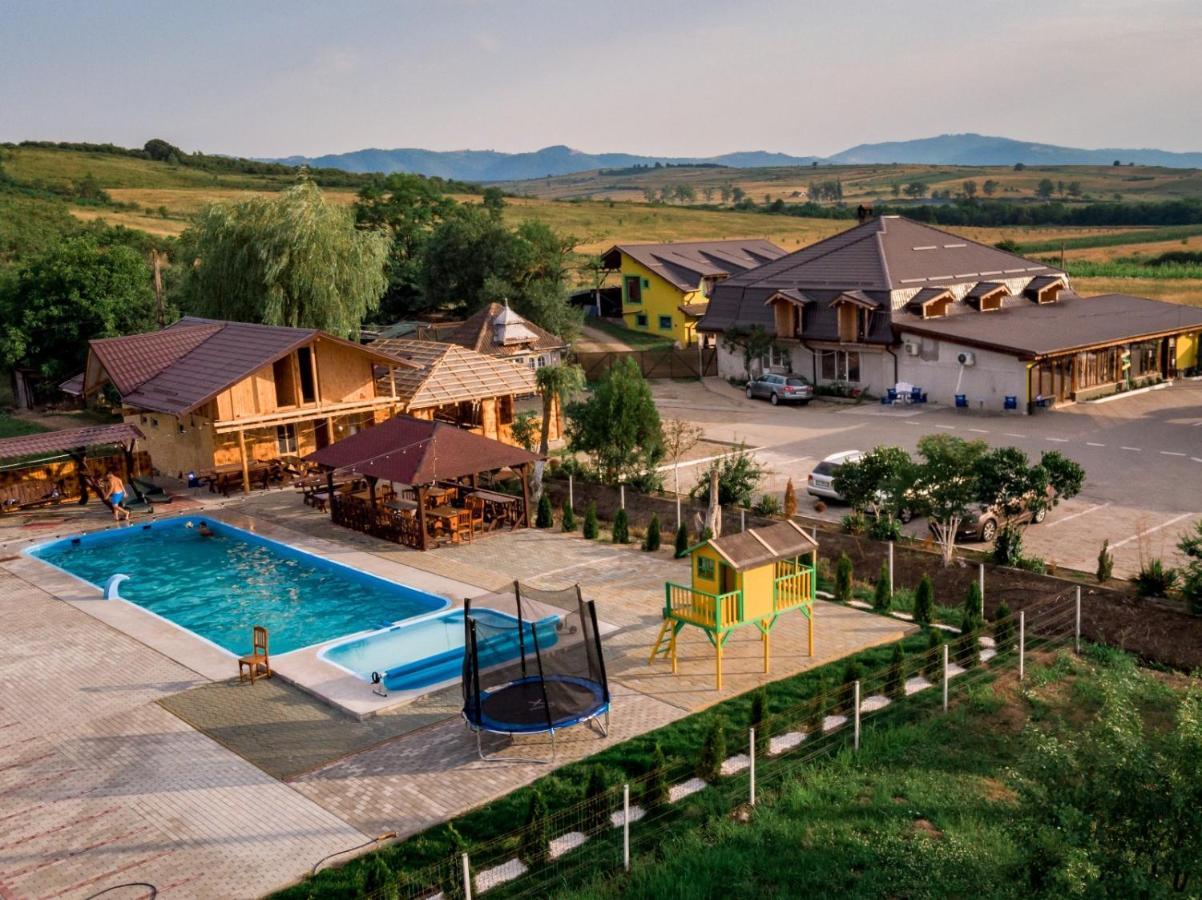 Hotel Complex Stefanesti Bozovici Zewnętrze zdjęcie